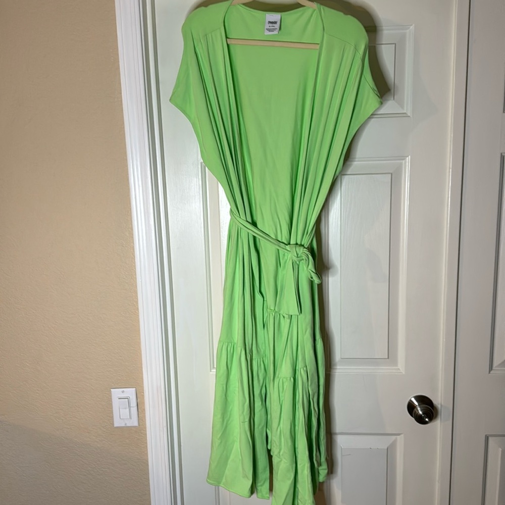 Green short sleeve wrap dress